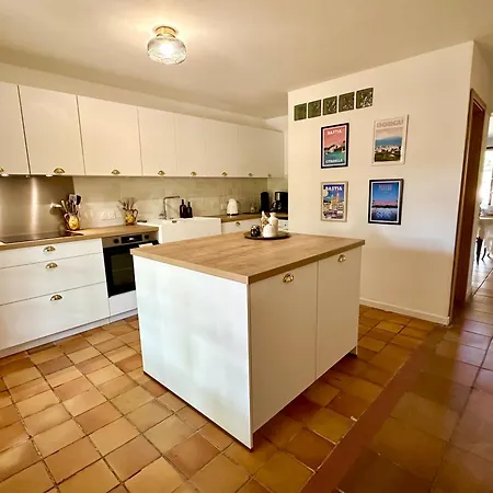 בית נופש Caline, 4 Chambres, Lotissement Calme Et Proche